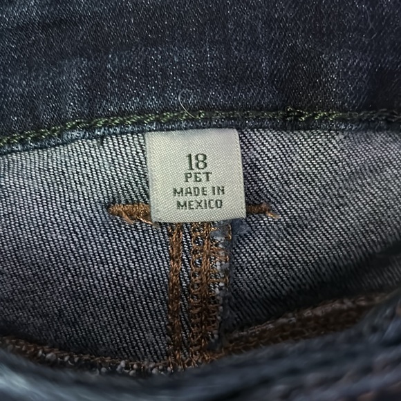 L.L. BEAN Women's BeanFlex® Jeans, Mid-Rise Skinny-Leg - Picture 5 of 8